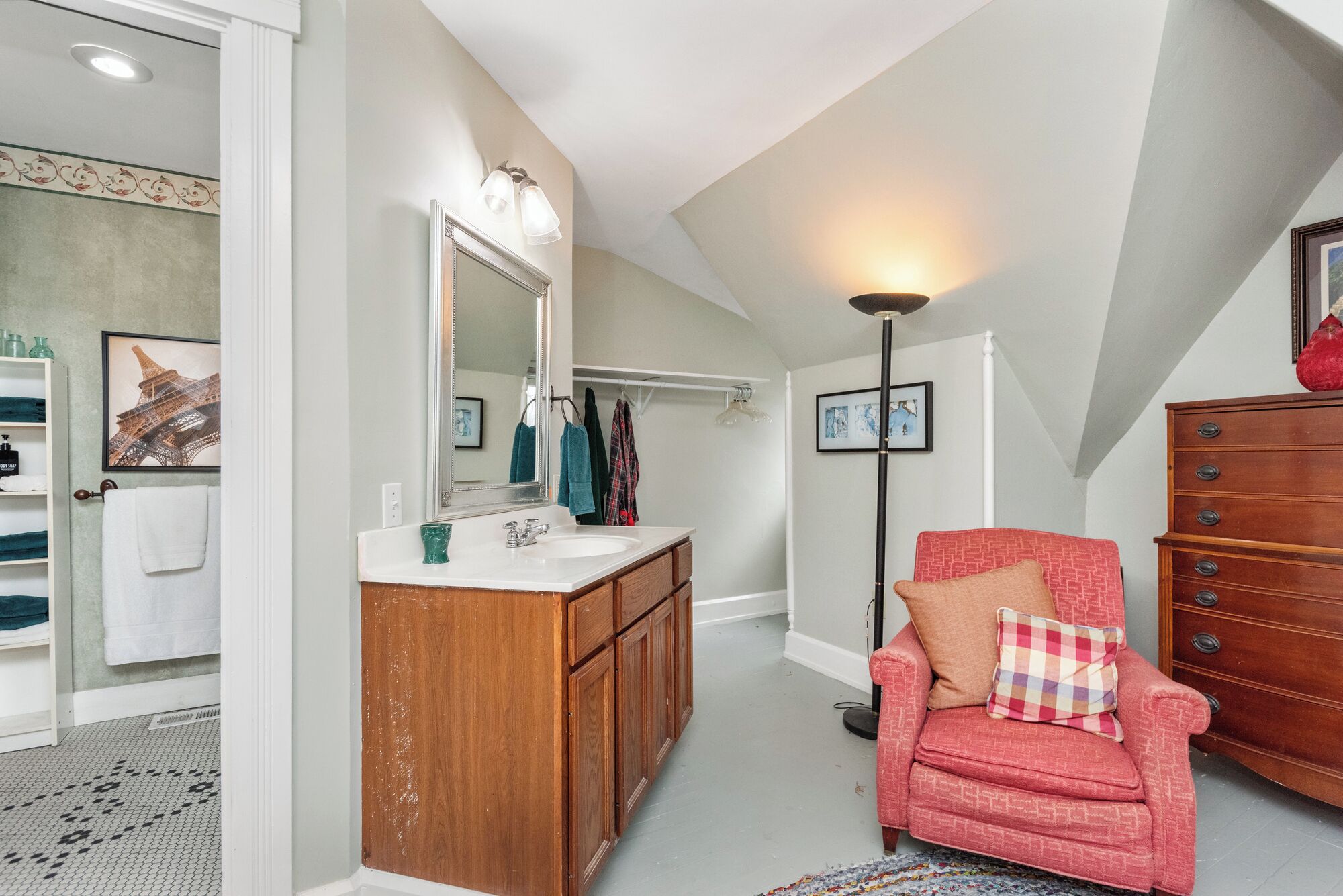 Deluxe Single Room | Living area