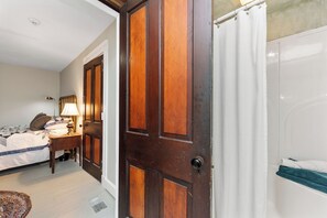 Deluxe Single Room | Desk, laptop workspace, iron/ironing board, free WiFi