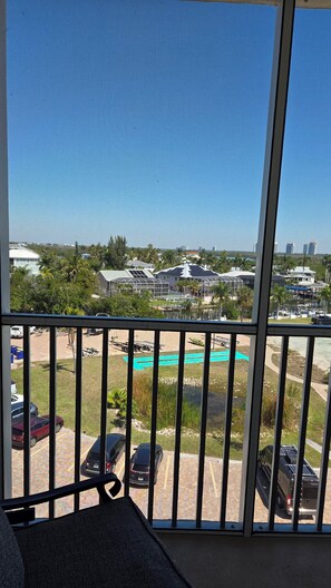 Property grounds - The Palm a Newly Updated 6th Floor Condo–Beach Across the St, Pools & Pickleball (Bonita Springs)