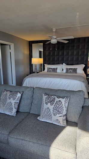 Iron/ironing board, free WiFi, bed sheets - The Palm a Newly Updated 6th Floor Condo–Beach Across the St, Pools & Pickleball (Bonita Springs)