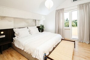 4 bedrooms, in-room safe, iron/ironing board, travel crib