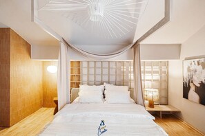 4 bedrooms, in-room safe, iron/ironing board, travel crib