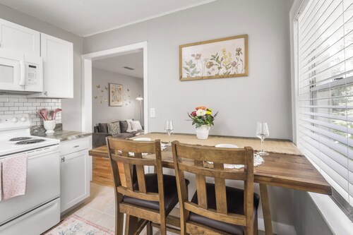 The Doll House - Cozy 3 Bedroom Home Steps to FSU