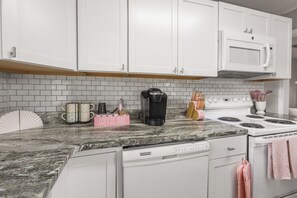 Fridge, microwave, oven, stovetop - The Doll House - Cozy 3 Bedroom Home Steps to FSU (Tallahassee)