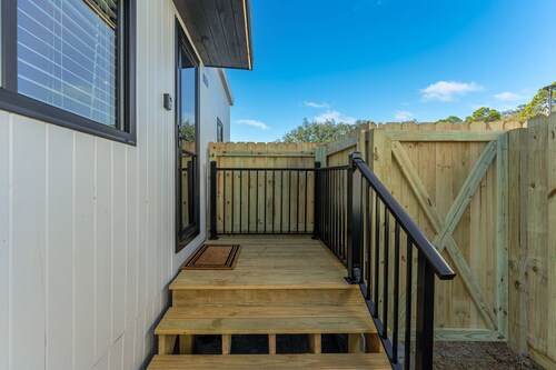 Waterfront Access Private Hot tub Yard 8