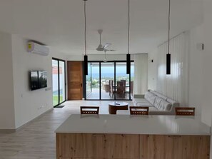 Smart TV - 3-bedroom villa in fabulous Las Terrenas with AC (Las Terrenas)