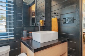 Bathroom - Waterfront Access Private Hot tub Yard 9 (Mary Esther)