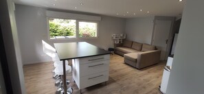 Interior - SPACIOUS 2-BEDROOM APARTMENT 90M2 IN HOUSE WITH SWIMMING POOL (Saint-Priest-en-Jarez)