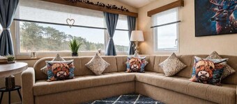 Cabin- Sleeps 8- Hot Tub, Free Parking, Wifi, Pets