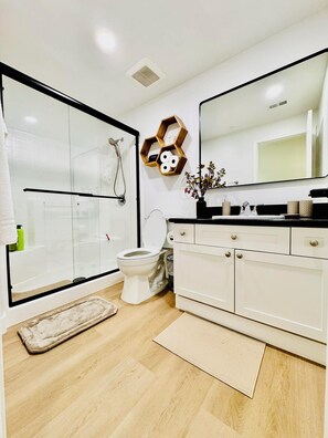 Shower, hair dryer, towels, soap - Resort-Style Condo in Gated Community near 6-8 Water Polo Academy, Disney, Beach (Fountain Valley)
