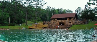 Pine Mountain Cabin with Fire Pit and Wildlife