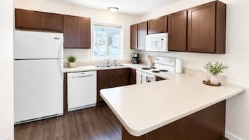 Fridge, microwave, stovetop, dishwasher