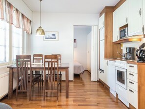 Fridge, microwave, dishwasher, cookware/dishes/utensils - Point vale 2 as 2 by Interhome (Nilsiä)
