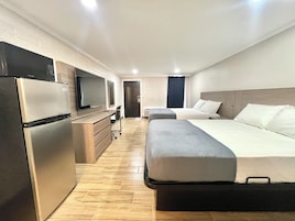 Deluxe Double Room | Desk, laptop workspace, WiFi (free)