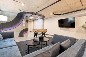 TV - Éden Studio | Intimate with private Terrace (Montreal)