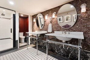 Hair dryer - Elegant Historic Suite | Two Floors of Luxury (Montreal)