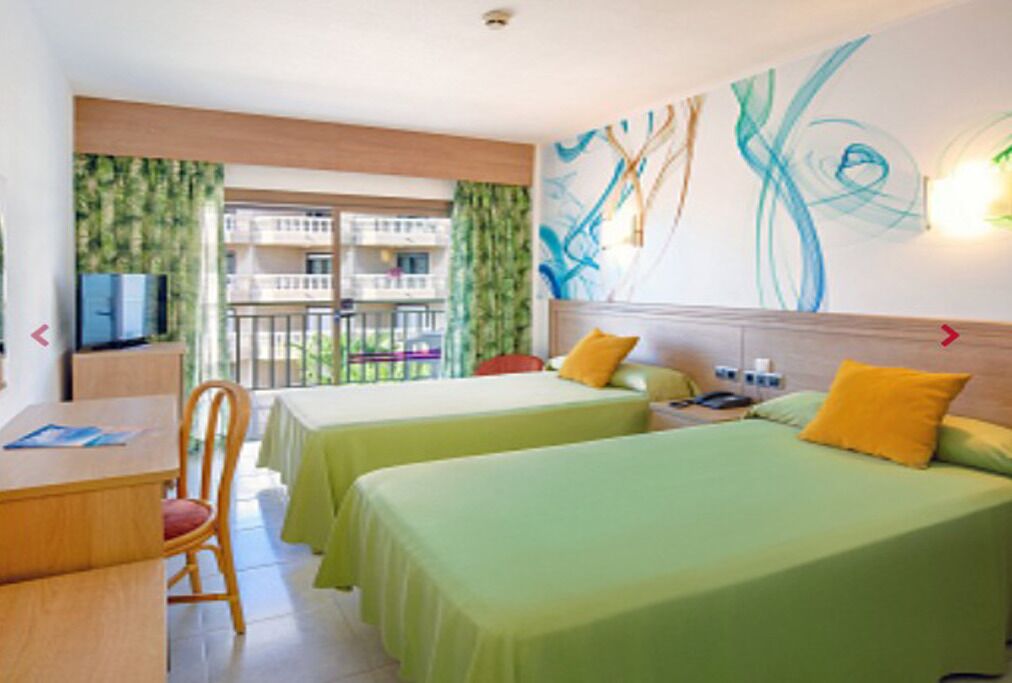 Quarto casal ou duplo, sacada, vista para a cidade