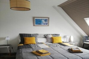 Quarto casal ou duplo, sacada, vista para a cidade