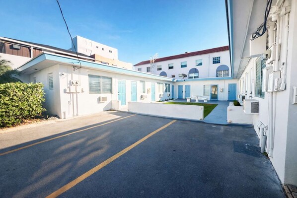 Exterior - A Coastal Nest by the Sea  Studio in a Prime Location (Hollywood)