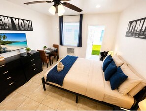 1 bedroom, iron/ironing board, travel cot, WiFi - A Coastal Nest by the Sea  Studio in a Prime Location (Hollywood)