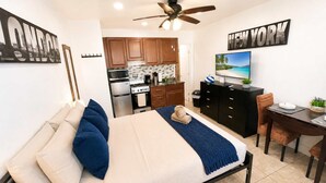 1 bedroom, iron/ironing board, travel cot, WiFi - A Coastal Nest by the Sea  Studio in a Prime Location (Hollywood)