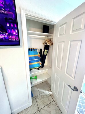 Interior - Chic Open Studio Near the Beach Comfortable & Well-Located (Hollywood)