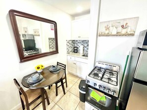 Fridge, microwave, oven, stovetop - Beachside Studio Near Miami Events Walk to Beach (Hollywood)