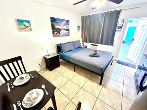 1 bedroom, iron/ironing board, travel cot, WiFi - Beachside Studio Steps from the Ocean | Ocean Hollywood Suites (Hollywood)