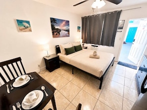 1 bedroom, iron/ironing board, travel cot, WiFi - Beachside Studio Steps from the Ocean | Ocean Hollywood Suites (Hollywood)