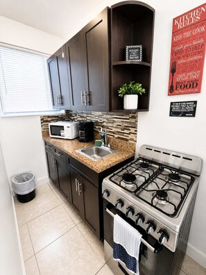 Fridge, microwave, oven, stovetop - Beachside Front-Row Stay for Miami Biggest Events (Hollywood)