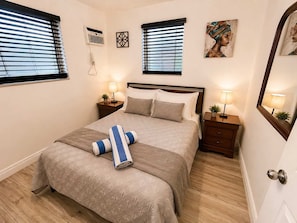 1 bedroom, iron/ironing board, travel cot, WiFi - Event 1BD Apt Near Beach in Hollywood Boardwalk (Hollywood)