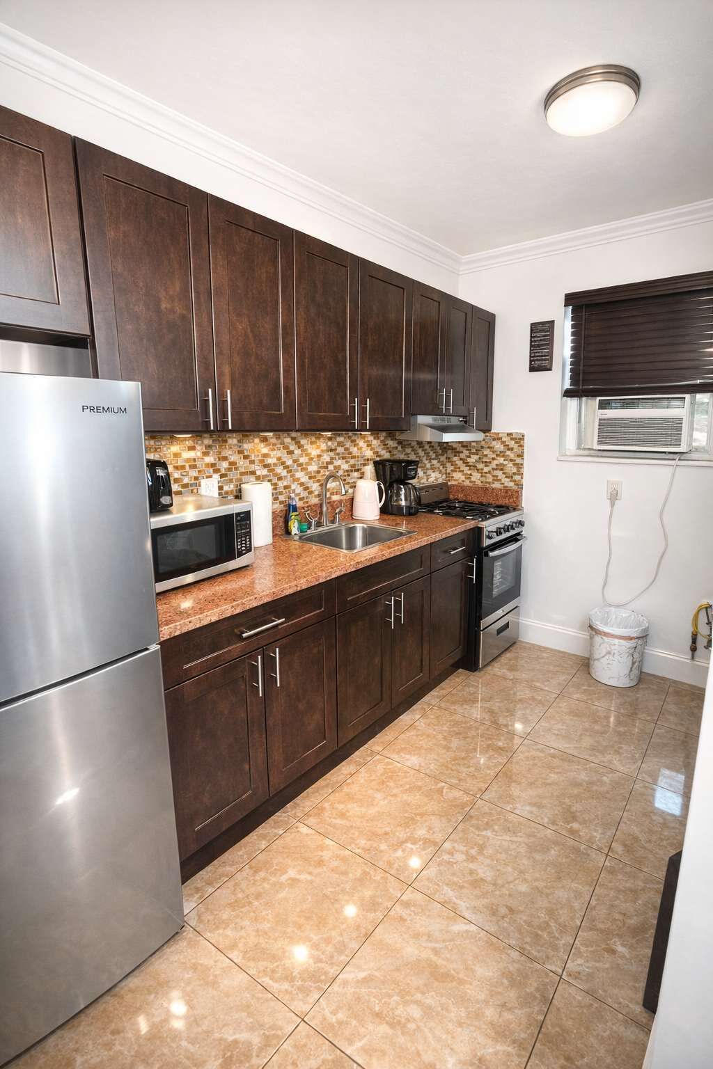 Geladeira, micro-ondas, fogão, cooktop