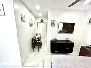 1 Schlafzimmer, Bügeleisen/Bügelbrett, Reisekinderbett, WLAN