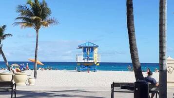 Una spiaggia nelle vicinanze