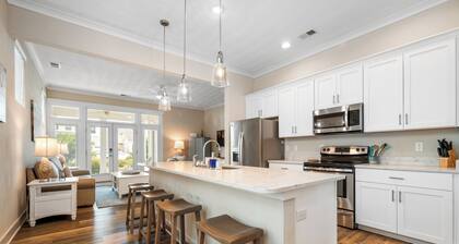 Spacious 4 bedroom in Heart of VA Beach Oceanfront Hip and Fun Vibe district