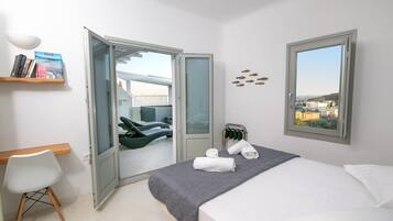 2 bedrooms, in-room safe, iron/ironing board, free WiFi