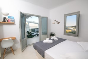 2 bedrooms, in-room safe, iron/ironing board, free WiFi - Villa Eliara, Sea Views, Outdoor Hot Tub, Furnished Terrace, Santorini (Santorini)