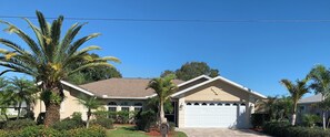 Exterior - 3-bedroom house in pleasant Punta Gorda with cool AC breeze. (Punta Gorda)