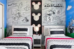 5 Schlafzimmer, Schreibtisch, Bügeleisen/Bügelbrett, Reisekinderbett