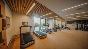 A gym with treadmills, stationary bikes, and weight equipment. - Dubai Hills Apt with Infinity Pool (Dubai)