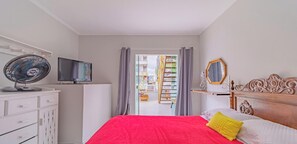 4 bedrooms, WiFi, bed sheets - Casa em Ubatuba a 250m da Praia do Centro (Ubatuba)