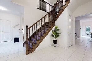 Interior - Cozy Blue Mountain Home Near Ski Resort, Golf, Spa (Collingwood)