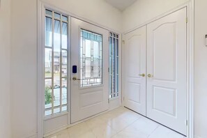 Interior - Cozy Blue Mountain Home Near Ski Resort, Golf, Spa (Collingwood)