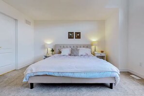 Room - Cozy Blue Mountain Home Near Ski Resort, Golf, Spa (Collingwood)