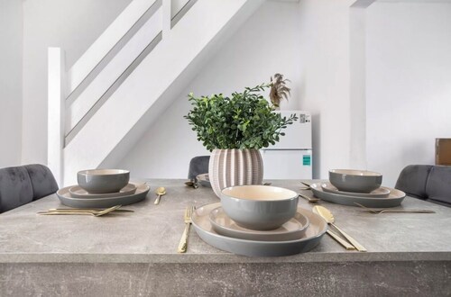 2-Br house| Birkenhead| Work, Rest and Explore