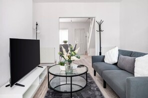Living area - 2-Br house| Birkenhead| Work, Rest and Explore (Birkenhead)