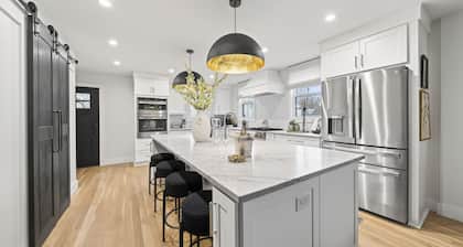 Luxury Franklin Retreat • Walk to Downtown • Front Porch