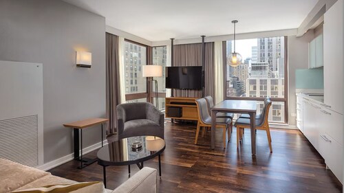 Presidential 1BR at Midtown 45 – Luxe NYC Suite Near Grand Central & Fifth Ave
