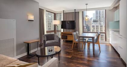 Presidential 1BR at Midtown 45 – Luxe NYC Suite Near Grand Central & Fifth Ave