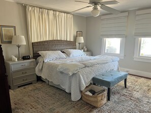 3 bedrooms, iron/ironing board, WiFi, bed sheets - Charming Summerville Home Less than 1.5 miles from the Augusta National. (Augusta)